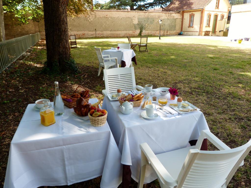 Logis Hotel Restaurant La Tour De Ciron Carmaux Стая снимка