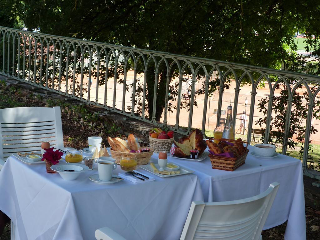 Logis Hotel Restaurant La Tour De Ciron Carmaux Стая снимка